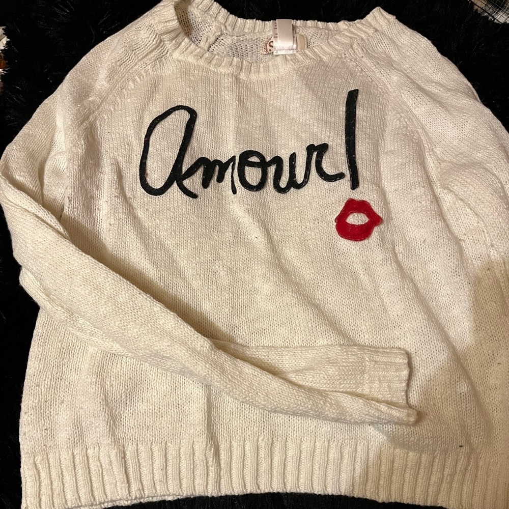 SO white amour sweater with lips Paris